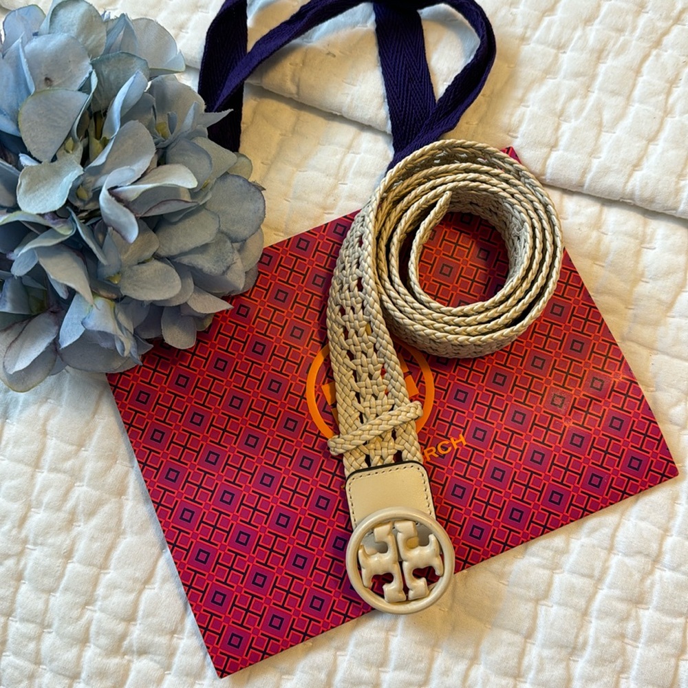 Tory Burch creamy tan leather new without tags belt. Cute and adjustable.
